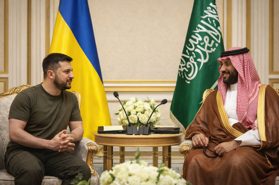 Ucrania firma acuerdo defensa con Arabia Saudita